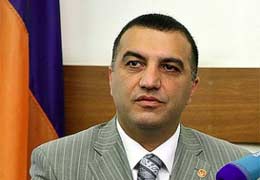 Министр труда и по социальным вопросам не может ответить, почему правительство пенсионные выплаты на счета граждан не перечисляет