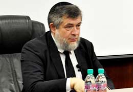 В парламенте Арцаха приняли известного израильского политолога Авигдора Эскина