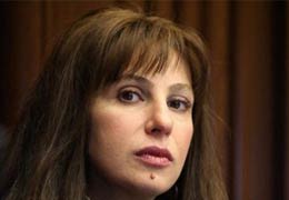 Полиция применила насилие в отношении депутата армянского парламента, кандидата в мэры Еревана Заруи Постанджян