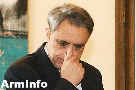 Vardan Oskanian barely restrains himself, not to shake out all  nonsense of voters