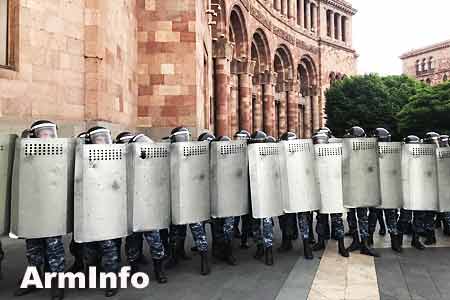 Полиция: 1 мая с целью обеспечения бесперебойной работы НС РА будет ограничено движение транспорта и пешеходов, любые попытки нарушить ограничения будут расценены, как акты насилия