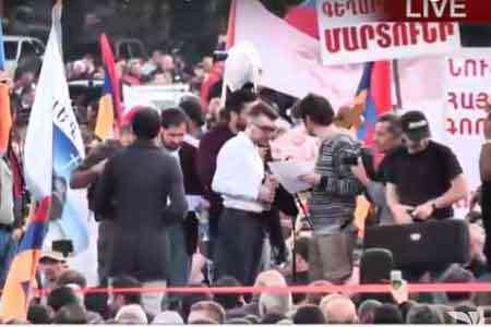 Участники шествия дошли до площади Республики