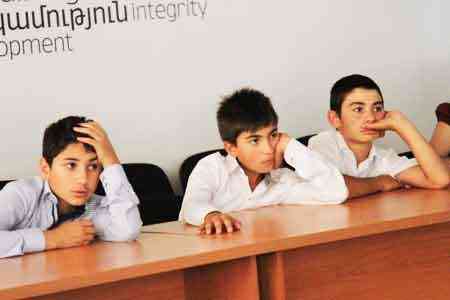 Armenian young people from Georgia visit VivaCell-MTS