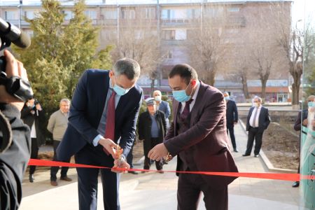 Ардшинбанк открыл обновленные филиалы в Сисиане и Ехегнадзоре