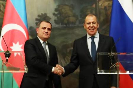 Главы МИД РФ и АР обсудили ситуацию на армяно-азербайджанской границе