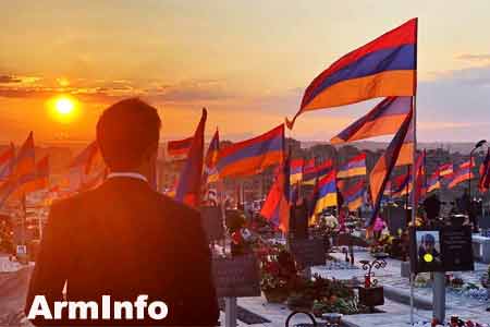 Депутаты парламента Арцаха посетили пантеон "Ераблур" в честь 37-й годовщины Арцахского движения