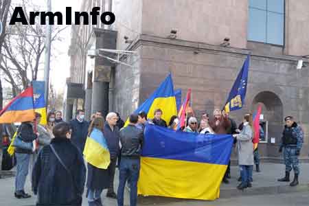 В Ереване провели мероприятия к третьей годовщине войны в Украине