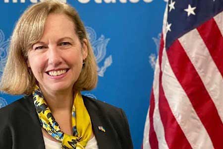 Посол США в Армении приняла участие в церемонии приведения к присяге 29-й группы волонтеров "Корпуса мира"