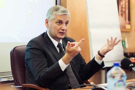 Мнение: Руководство Армении и Азербайджана спешат с подписанием финального мирного договора