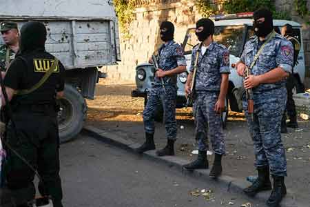 В Следкоме Армении по факту вторжения 3 человек в отдел полиции Нор Норк возбудили уголовное дело по статье терроризм