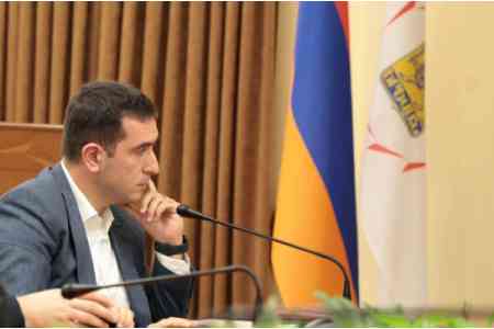 Երևանում կրկին տրանսպորտային կոլապս է. ավտոբուսների վարորդները գործադուլ են անում, իսկ քաղաքապետարանը սպառնում է քրեական գործերով