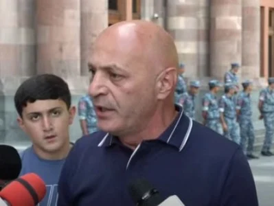 "Возрождающийся Арцах" на акции у правительства: Обещания властей Армении - попытка ослабить движение арцахцев и вынудить их покинуть страну