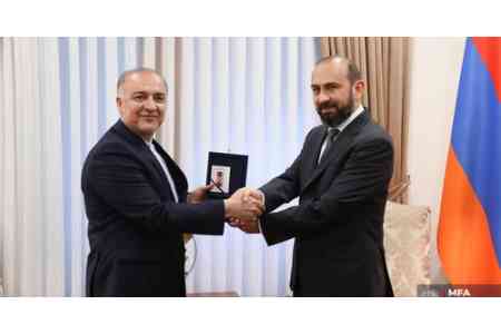Հայաստանի ԱԳՆ ղեկավարն Իրանի դեսպանին պարգևատրել է Բարեկամության շքանշանով