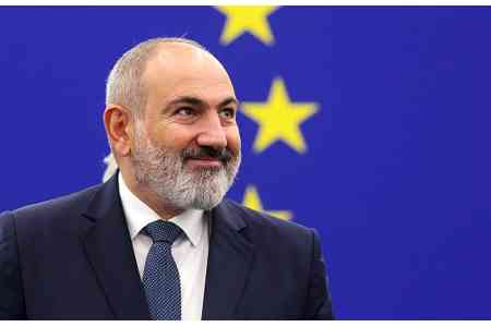 Премьер  Армении продолжает получать  поздравления