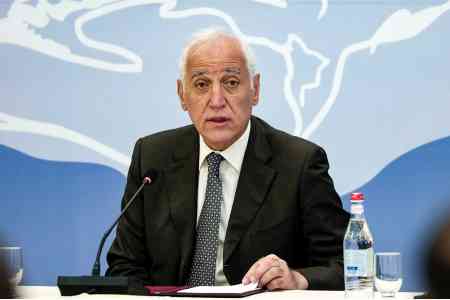 Armenian president holds meetings in Davos 