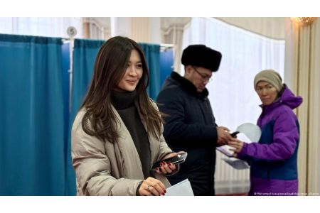 В Казахстане большинство граждан поддержали поправки в главный закон страны