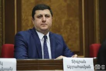 «Պատիվ ունեմ» Հայաստանի խորհրդարանում ներկայացրել է հայտարարության նախագիծ՝ «պետության և Հայ եկեղեցու միջև հարաբերություններում ստեղծված իրավիճակի վերաբերյալ»
