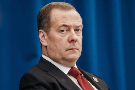 Медведев призвал отказаться от толерантного отношения к вступлению в военно- экономический ЕС соседей РФ, в том числе и Армении
