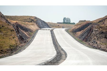 На трассе Ереван-Гюмри 19 апреля будут введены временные ограничения из-за автопробега Пашиняна