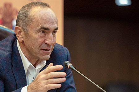 Кочарян: Армянские власти делают все, чтобы арцахцы уезжали из Армении