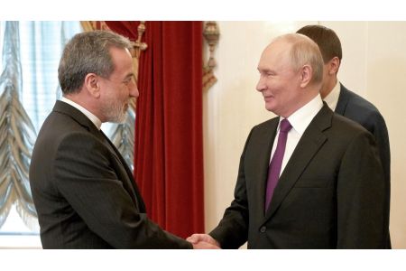 Путин встретился с главой МИД Ирана Аракчи в Санкт-Петербурге