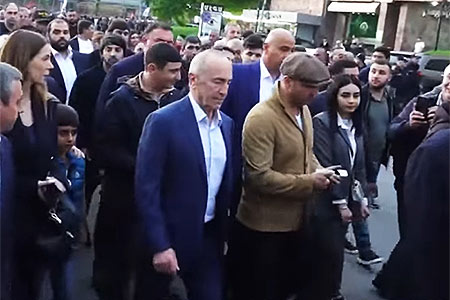 На площади Вечного огня в Эчмиадзине стартовала предвыборная кампания блока "Армения"
