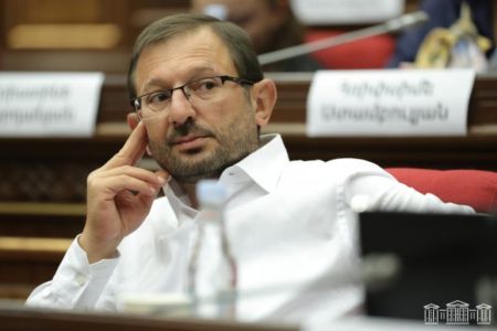 Оппозиционный депутат о военном параде 28 мая: Армянские власти превратили ВС Армении в предвыборный инструмент