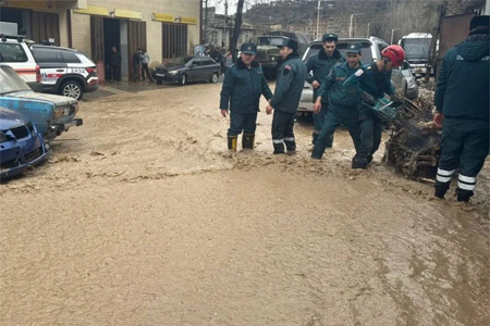 Armenia`s inspection body launches case regarding streams of  yellowish water that overflowed in Kapan during heavy rain