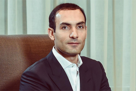 Антикоррупционный суд Армении удовлетворил ходатайство прокуратуры в отношении сына и племянника экс-главы Минфина, они оба заочно арестованы